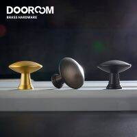 Dooroom ทองเหลืองเฟอร์นิเจอร์จับสดที่เรียบง่ายนอร์ดิกอเมริกันตู้เสื้อผ้าโต๊ะเครื่องแป้งตู้คณะรัฐมนตรีลิ้นชักรอบดึงลูกบิด