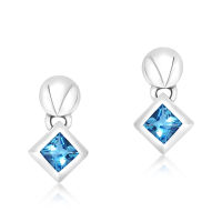 CHRISHA_ต่างหูเงินแท้ 925 SILVER EARRING WITH SWISS BLUE TOPAZ ที่ส่องประกายแวววาว และ เคลือบด้วยทองคำขาว