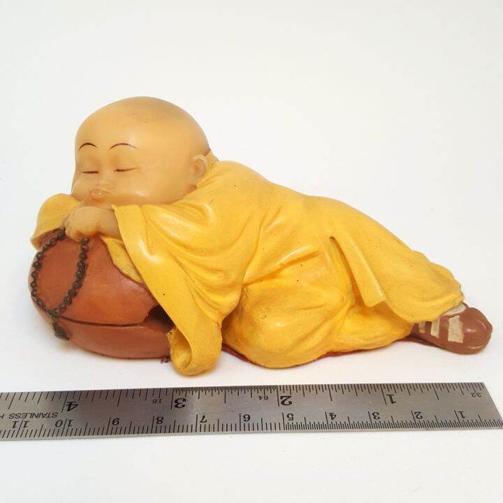 ตุ๊กตาเรซิ่น-พระจีนเส้าหลิน-little-chinese-monk-กำลังนอน-เป็นของสะสมน่ารัก-เหมาะสำหรับตกแต่ง-บ้าน-โต๊ะทำงาน-หรือ-หน้ารถ