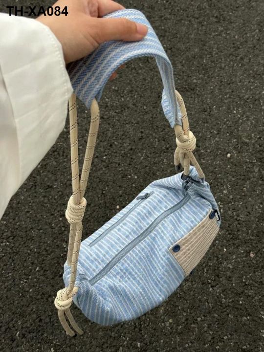 กระเป๋าผู้หญิง-2023-ใหม่สีฟ้าและสีขาวลายdumplingกระเป๋าสบายๆกีฬาall-matchกระเป๋าสะพายกระเป๋าผ้าใบความจุขนาดใหญ่