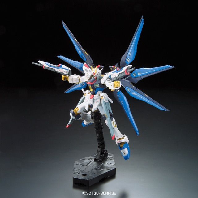 bandai-rg-1-144-strike-freedom-gundam