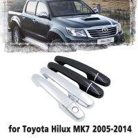 ชุดมือจับรถสีดำคาร์บอนไฟเบอร์หรือด้ามจับประตูโครเมียมสำหรับ Toyota Hilux MK7 2005 ~ 2014สติ๊กเกอร์ตกแต่งรถยนต์2006 2007