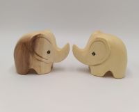 ช้างไม้แกะสลัก ตุ๊กตาไม้ โมเดล ช้างการ์ตูน ช้างไม้ ไม้แกะสสลัก ไม้ธรรมชาติ 1 คู่