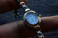 นาฬิกา Fashion มือสองญี่ปุ่น watch.it ระบบ QUARTZ ผู้หญิง รูปไข่ กรอบทอง หน้าขาว หน้าปัด 20มม. สายสลักลวดลายใช้งานได้ปกติ สภาพดี ของแท้ ไม่กันน้ำ