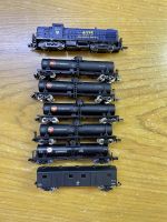 Preowned Kato N Diesel Locomotive 4075 Delaware &amp; Hudson, new Oil Tankers 8008 5 car set and Caboose.    Fully tested, AS NEW (GL15)  รถจักรดีเซล Kato N มือสอง 4075 Delaware &amp; Hudson, Oil Tankers 8008 5 car set และ Caboose ใหม่