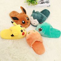 Spot Cartoon Pokémon Pikachu Plush Cotton Shoes รองเท้าแตะกำมะหยี่อ่อนเย็บรองเท้าแม่ลูกรองเท้าแตะขนคู่