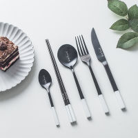 Nordic ชุดช้อนส้อมสแตนเลสสีดำและสีขาว Western Tableware มีดส้อมช้อนชุดตะเกียบ Creative Silverware Set