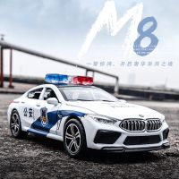 ไฟจำลองโมเดลรถยนต์รถ M8 BMW ของตกแต่งรถตำรวจโมเดลรถยนต์ของเล่นไฟเสียงโมเดลรถยนต์เป็นของขวัญรถลากเด็ก A29