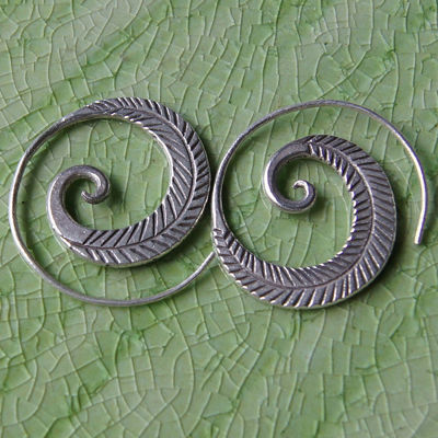 Thai coil earrings silver Karen hill tribe nice handmade สวยงาม ตำหูเงินม้วน กระเหรี่ยงทำจากมือชาวเขาเงินแท้สวยงามยิ่งใช้ยิ่งเงางาม สะดุดตา