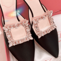 M.IEW roger Vivier Broche Vivier Buckle Mules in Satin รองเท้าแตะมุลเลอร์