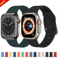 สายซิลิโคนสําหรับ Apple Watch Series Ultra 8 7 49mm 45mm 41mm Series 6 5 4 SE 44mm 40mm Tonal Buckle สายรัดข้อมือ iWatch 42mm 38mm