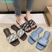 Stuffies female summer outside 2023 new hot style comfortable flat low fashion with thin foot beach slippers