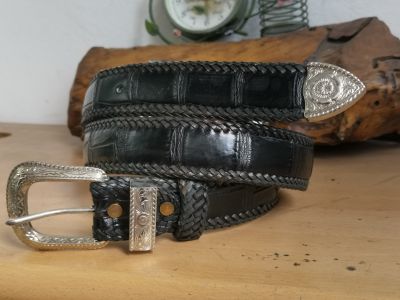 สีดำ  BELT AND BUCKLE เข็มขัดหัวชุด เข็มขัดหนังจระเข้หนังเเท้เป็นส่วนท้องจระเข้ หรือเรียกว่าเข้บ้อง