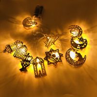 ✨【สต๊อกพร้อมแล้ว】 + Gratis Ongkir✨ไฟสาย Led รูปดาวพระจันทร์10LED Eid Mubarak ตกแต่งปราสาทดวงจันทร์ดวงดาวสีทองอุปกรณ์สำหรับปาร์ตี้มุสลิมรอมฎอนของตกแต่งบ้านไฟสาย Led ศิลปะจากโลหะ