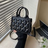 [COD] This years popular fashion texture diamond embroidery thread bag women 2022 summer new one-shoulder Messenger square