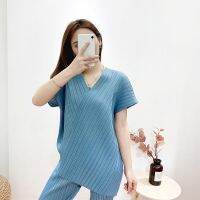 2023 Hot Miyake pleated basic short-sleeved T-shirt short-sleeved summer loose fashion slim irregular high-end V-neck top