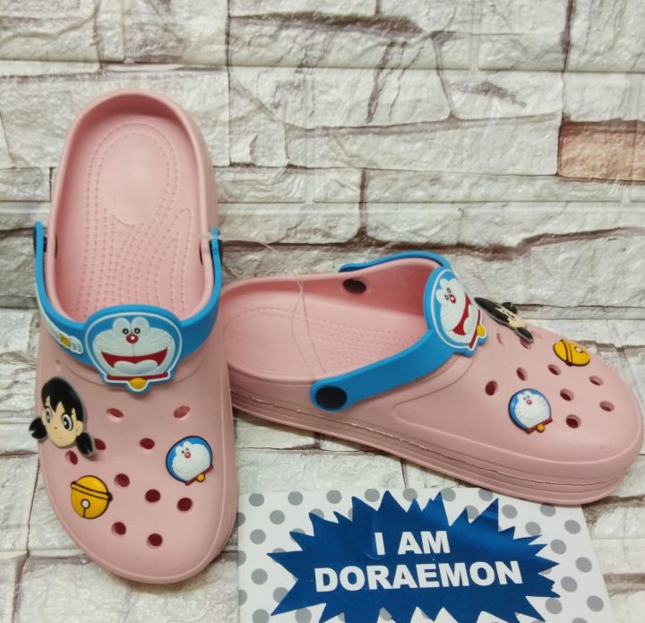 scpoutlet-รองเท้าแตะ-รองเท้าหัวโต-ทรง-crocs-มีตัวติด-doraemon-dt451-โดเรมอน-ลิขสิทธิ์แท้