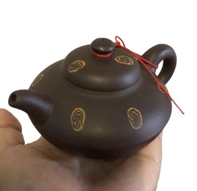 ป้านชา กาน้ำชา อี๋ซิง Yixing กาชาดินเผาสีน้ำตาลเข้ม จากเจึยงซู เซี่ยงไฮ้ ประเทศจีน ขนาด 11x8x6.5 cm. บรรจุ 100 cc.