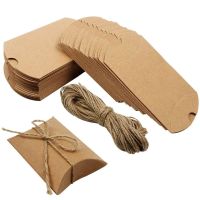 50pcs Christmas Kraft Paper Pillow Candy Box Wedding Favors Gift Candy Boxes With Tags Home Party Birthday Supply