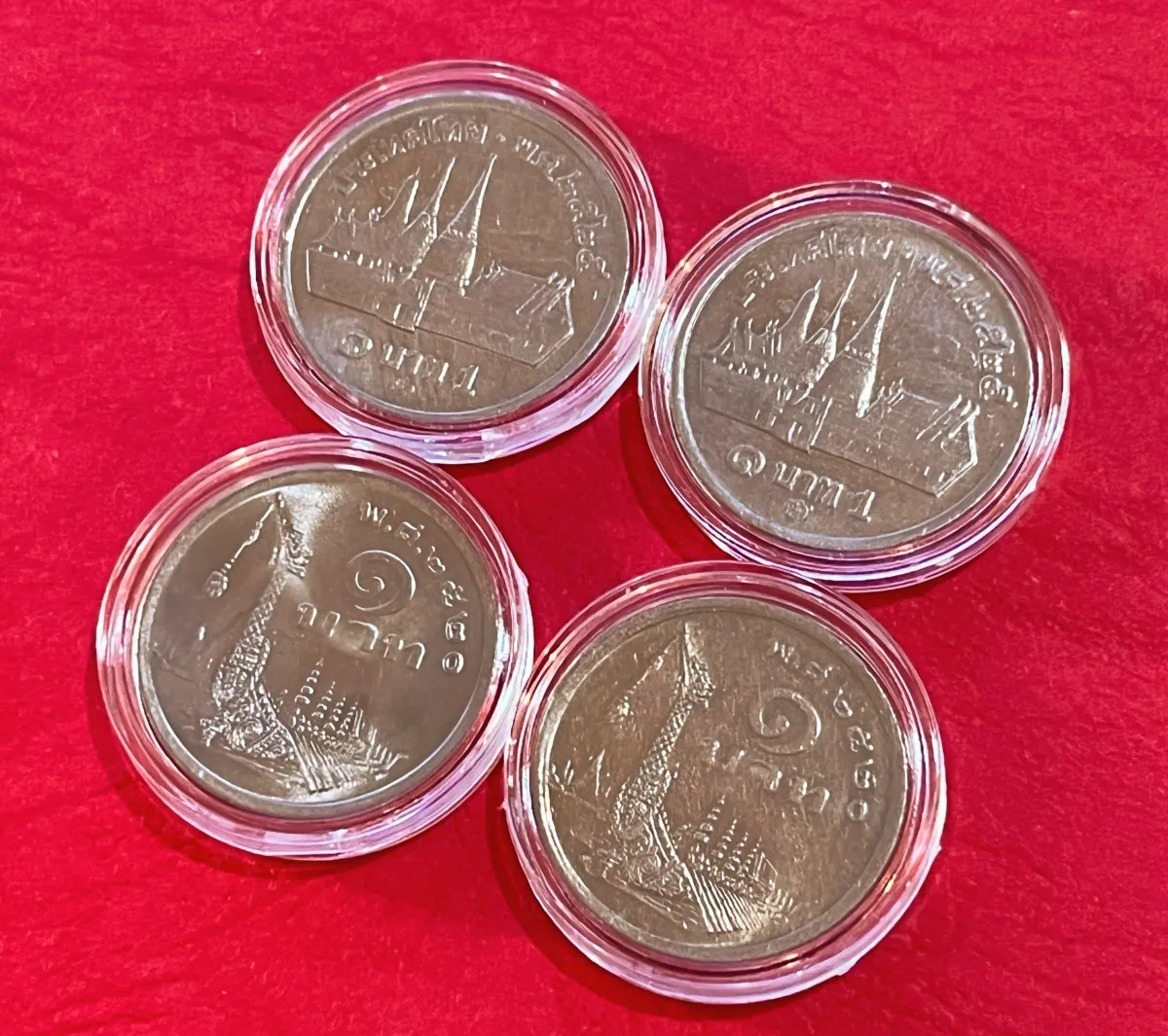 ชุดละ 115 บาท ใน 1 ชุดมี 4 เหรียญ)เหรียญ 1 บาท 2 รุ่น 2 แบบ หลังวัด ปี 2525 + หลังเรือหงส์ ปี 2520 ไม่ผ่านใช้ พร้อมตลับ | Lazada.co.th ชุดละ 115 บาท ใน 1 ชุดมี 4 เหรียญ)เหรียญ 1 บาท 2 รุ่น 2 แบบ หลังวัด ปี 2525 + หลังเรือหงส์ ปี 2520 ไม่ผ่านใช้ พร้อมตลับ | Lazada.Co.Th