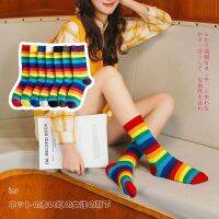 ถุงเท้ากีฬาลำลอง ถุงเท้าลายทางสีรุ้ง แฟชั่นฮาราจูกุ Japanese long rainbow socks colorful cotton socks