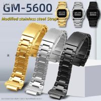 สายนาฬิกาข้อมือสายเหล็กสแตนเลสแท้ยาว16ม. สำหรับ Casio GG-SHOCK 3229 GM-5600สายนาฬิกาหน้าปัดทรงสี่เหลี่ยมขนาดเล็กโลหะแข็งสายรัดข้อมือสายเหล็กด้วยเครื่องมือ