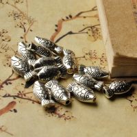 20pcs/lot 14x8mm Antique Silver Fish Spacer Beads DIY Tibetan Metal Carved Animal Charm Beads for Jewelry Making Hole:1.5mm Beads