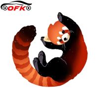 OFK สำหรับตกแต่งแล็ปท็อป DIY รูปตัวการ์ตูนแพนด้าแดงสติกเกอร์หน้าต่างรถยนต์กันน้ำขนาด13ซม. X 11.9ซม.