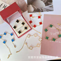 สร้อยข้อมือโคลเวอร์สี่ใบห้าดอกสองด้านรุ่นสูง Xiaohongshu Douyin ขายร้อน 18K เครื่องประดับไทเทเนียมโซ่ทอง .