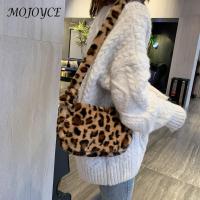 【 Cw】fashion Leopard Printed Women Shoulder Bag Plush Travel Daily Crossbody Handbag Youth Ladies Simple Versatile Bag