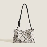Issey Miyake Bag womens new geometric rhombus bag high-quality rhombus one-shoulder tofu bag Messenger