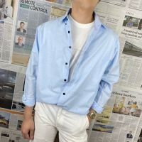 SHIRTFOLDING เสื้อเชิ้ต แขนยาวคอปก สีฟ้า กระดุมดำ