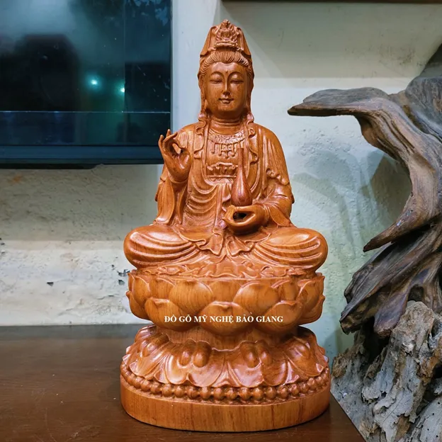 Hãy đến với tượng Phật Bà Quan Âm gỗ hương để trải nghiệm cảm giác thật tuyệt vời khi bước vào không gian yên tĩnh và tịnh tâm. Với đường nét tỉ mỉ, tượng được chạm khắc rất tinh xảo, mang đến cho bạn cảm giác bình an và thăng hoa tinh thần.