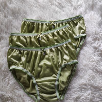 กางเกงในบิกินี่ สีเขียว ผ้าวาโก้ นิ่มลื่น กางเกงในผู้หญิง กางเกงไนล่อนเกรดพรีเมี่ยม  แพ็ค 3 ตัว&nbsp;ไซส์ L  Bikini Woman Underwear Nylon Briefs สะโพก 32-38 นิ้ว&nbsp;