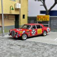 Mercedes-Benz 300Sel หมูแดงหมายเลข35แบบหล่อตาย1:64ขนาดรถโลหะผสมจำลองแบบคงที่จัดแสดงของสะสมสำหรับผู้ใหญ่