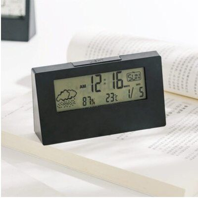 นาฬิกาปลุกตั้งโต๊ะไฟฟ้า Lcd สีขาวพร้อมปฏิทินและความชื้นอุณหภูมิดิจิตอลนาฬิกาสำนักงานบ้านทำงานแบบทันสมัย