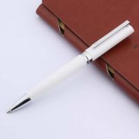 【☸2023 New☸】 hou20683 ปากกาปากกาลูกลื่นสีขาวคุณภาพสูงพร้อมแถบสีเงินลายเซ็นพิเศษปากกาหมึกพิมพ์อักษรอุปกรณ์สำนักงาน