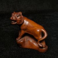 ญี่ปุ่น wood แกะสลักมือสัตว์ Tiger รูปรูปปั้น Netsuke Collection 5.4CM