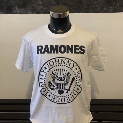 [100% Cotton] เสื้อยืดผ้าฝ้าย 100% พิมพ์ลายกราฟิก Ramones BAND GILDAN UNISEX