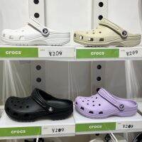 Crocs ของแท้ คลาสสิก อุดตัน รองเท้าแตะหัวโต รองเท้าชายหาด สไตล์คลาสสิก สําหรับผู้ชายและผู้หญิง #10001 wgb