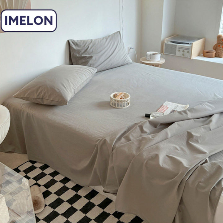 Tận dụng khoảng không nhỏ trong phòng ngủ của bạn để tạo ra một không gian thoải mái, thư giãn và tiết kiệm chi phí.