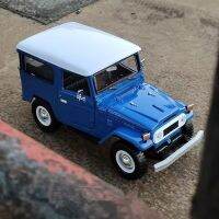 1:24 FJ CRUISER โมเดลรถโลหะผสม FJ40 Diecasts ของเล่นโลหะ Off-Road คอลเลกชันการจำลองสูงของขวัญวันเกิดเด็ก