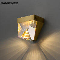 DOOMYHOME โคมไฟหลังคริสตัลแบบเรียบง่ายทันสมัยโคมไฟติดผนังข้างเตียง,โคมไฟผนังพื้นหลังทีวีทองแดงทั้งตัวหรูหรา