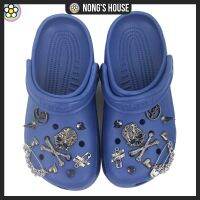 Nongs House-** พร้อมส่ง **[jibbitz] อุปกรณ์เสริมรองเท้า  สำหรับ crocs หัวกะโหลกศีรษะสไตล์พังก์โลหะ