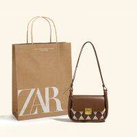 Zara○ กระเป๋ากระเป๋าผู้หญิงใส่ขนมปังเต้าหู้กระเป๋าอานม้ากระเป๋าผู้หญิงกระเป๋าสตรีรุ่นใหม่เนื้อสัมผัสเก่าแก่กระเป๋าหิ้วน้ำขึ้นน้ำลงแบบโบราณ