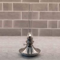 ตะเกียงน้ำมันคุณภาพสูงผลิตในอเมริกา DANFORTH - Mariner Pewter Oil Lamp ทำด้วยมือ Handcraft - Superior Quality - Satin Finish * 14 Inches high, Including Glass Chimney - 6 Inch Base - Made in USA Decoration/Gifts