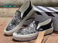 รองเท้า Vans Slip On Class   รองเท้าผ้าใบแวนส์ ลวดลายโดดเด่น สะดุดตาใหม่100% พร้อมกล่อง ป้ายครบไซส์พร้อมส่ง สินค้าถ่ายจากงานจริง