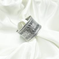 DSP กำไลเงินแท้ทรงอานม้า ตอกลายผ้าลายน้ำไหล เงินแท้ 925 : Solid 925 Sterling Silver Cuff Bangle [GSPP0148]