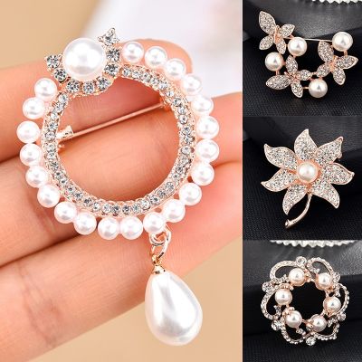 Floral Brooch Freshwater Pearl Brooch Pin Crystal Rhinestones Flower Brooches for Women Bouquet Sweater Scarf Clothing Accessori