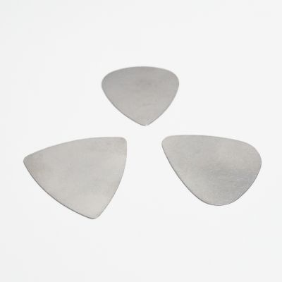 2 Pcs Stainless Steel Guitar Pick Guitarra Plectrums for Great For Heavy Metal Rock Punk Heart Jazz Triangle Shape for Choose